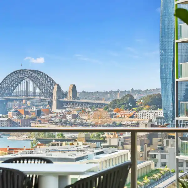 COMMANDING CITY AND HARBOUR VIEWS