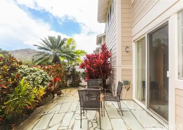 END-UNIT TOWNHOME WITH GOLF VIEWS