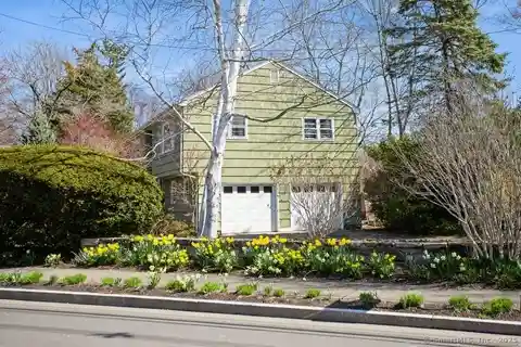 Well-maintained Raised Ranch in Cos Cob