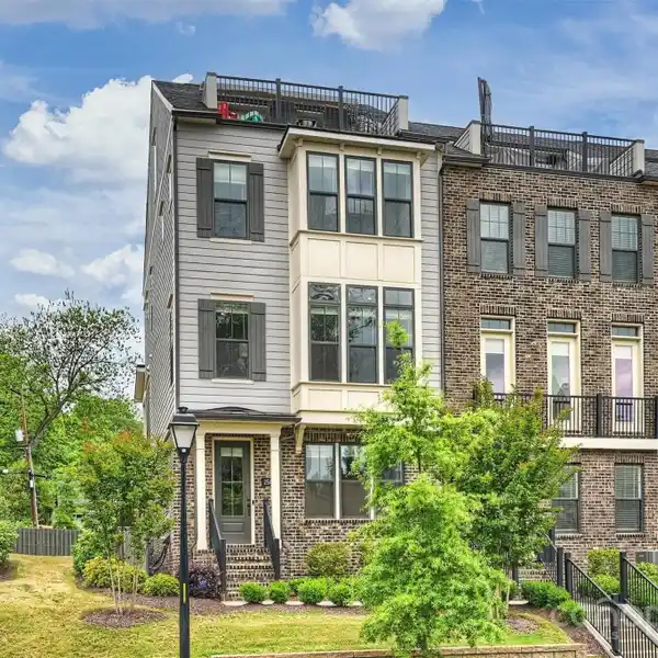FANTASTIC END UNIT TOWNHOME IN ELIZABETH