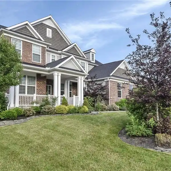 LUXURY AND COMFORT IN BENTLEY PARK