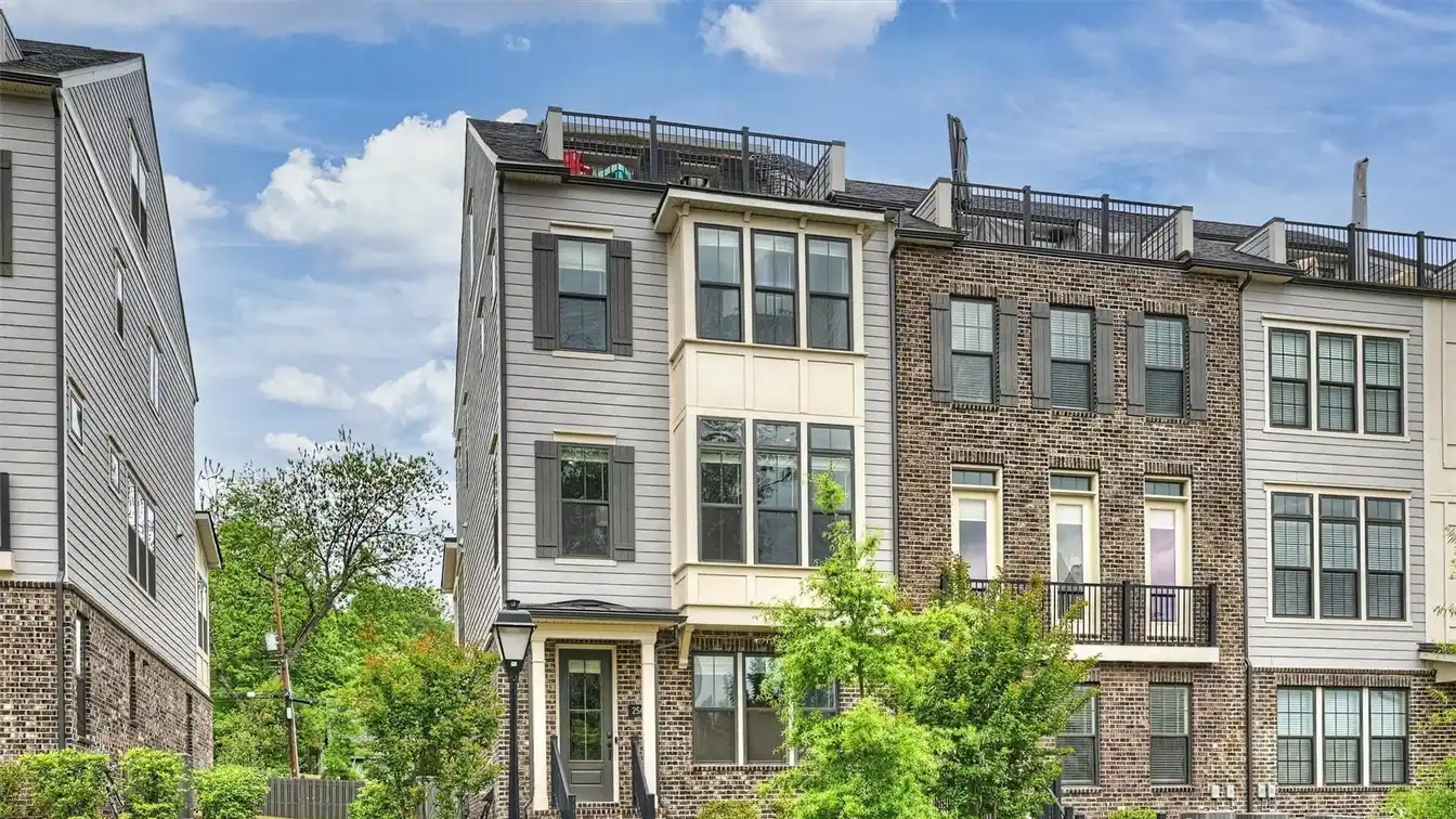 Fantastic End Unit Townhome in Elizabeth
