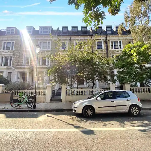 BRIGHT AND SPACIOUS APARTMENT IN GREAT CONDITION