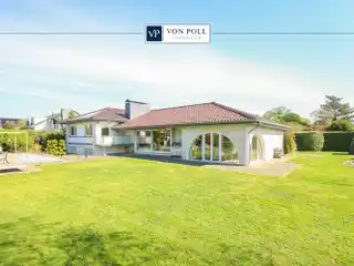 Spacious Basement Bungalow with Pool on the Edge of a Field