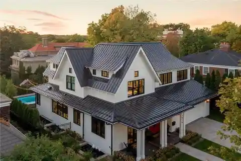 Sophisticated Yet Warm Modern Farmhouse
