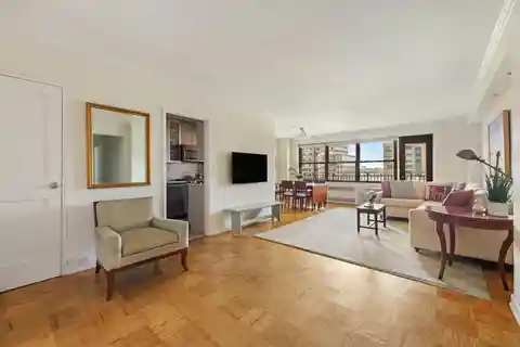 Luxurious Home in Coveted Lincoln Towers