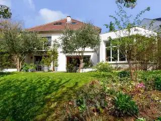 Light-Filled Family Home with Mediterranean Garden