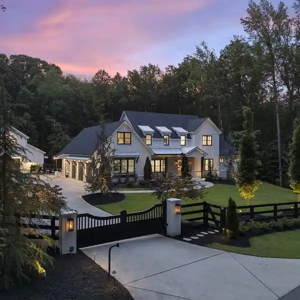 METICULOUSLY CRAFTED MODERN FARMHOUSE ESTATE