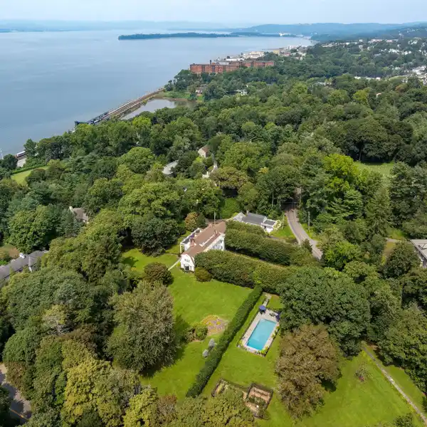 LUXURY MEETS HISTORY