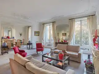 First Floor Apartment in a Desirable Haussmannian Building
