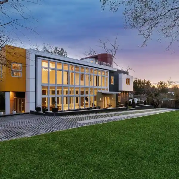 EXCEPTIONAL CUSTOM CONTEMPORARY HOME