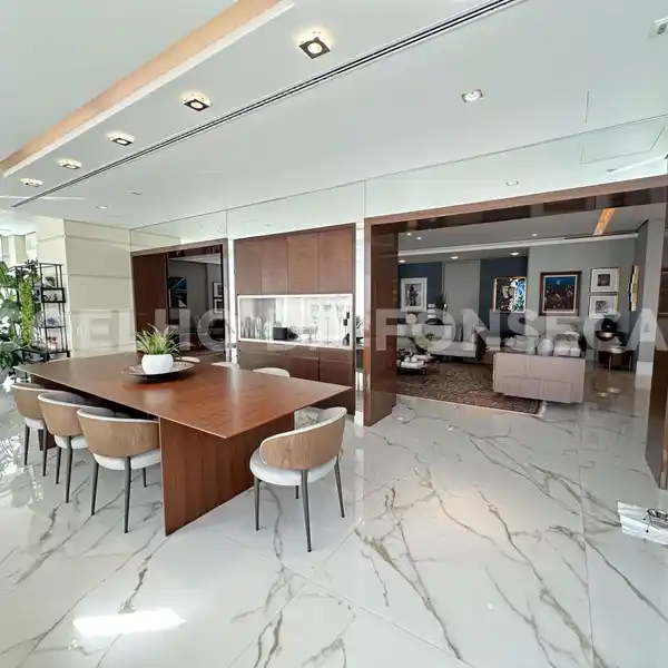 HIGH-END APARTMENT IN A LUXURIOUS NEOCLASSICAL BUILDING