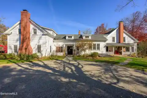 Lovingly Restored Antique 1790 Farmhouse