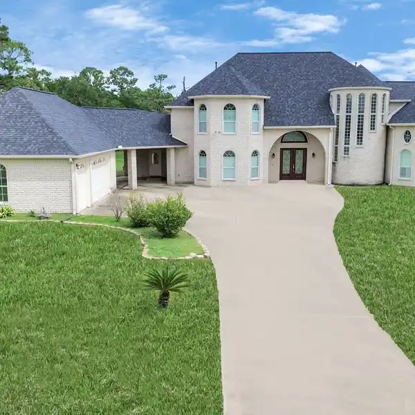 THOUGHTFULLY DESIGNED CUSTOM HOME ON NEARLY EIGHT ACRES