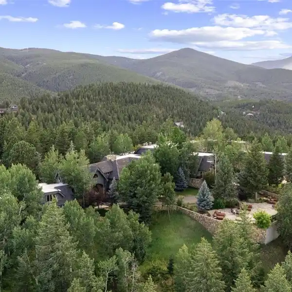 THE QUINTESSENTIAL COLORADO PROPERTY