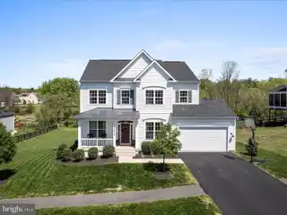 Modern Smart Home with Expansive Living Spaces