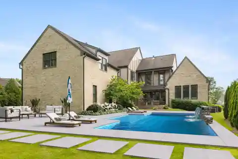 Privacy and Luxury on a Peaceful Cul-De-Sac