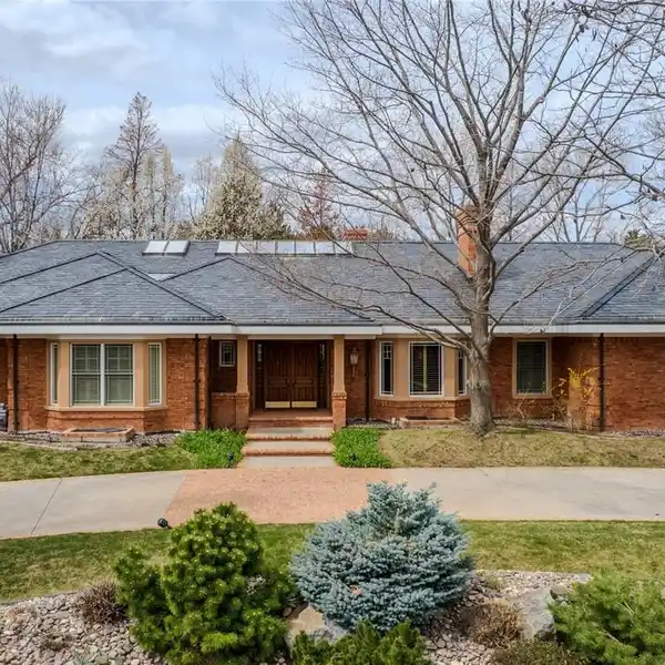 THOUGHTFULLY BUILT IN AN IDYLLIC LOCATION