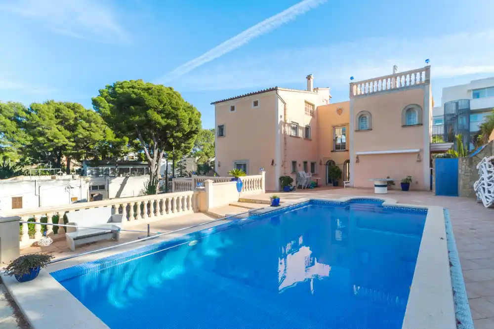 Attractive Garden Flat with Separate Guest Studio