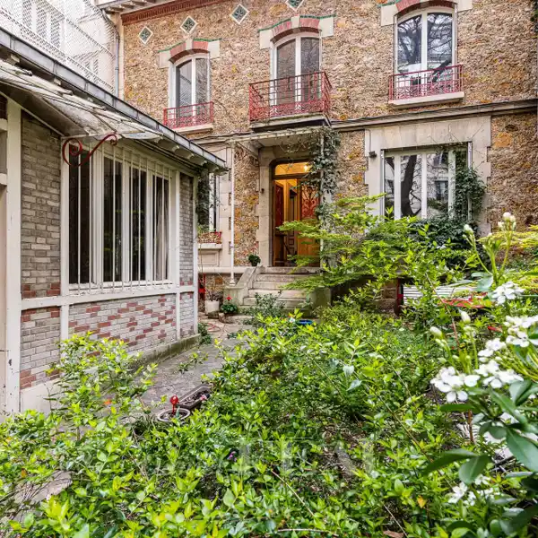 MAGNIFICENT PERIOD PROPERTY
