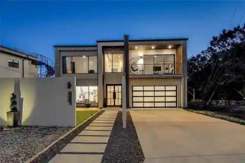 Modern Lakefront Retreat with Rooftop and Pool