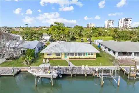 Totally Renovated Waterfront Home Minutes to the Intracoastal and Atlantic