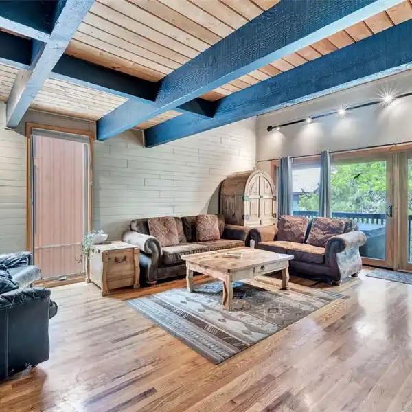 TURN-KEY TOWNHOME IN PRIME SKI LOCATION