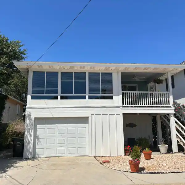 UNIQUE BEACH COTTAGE