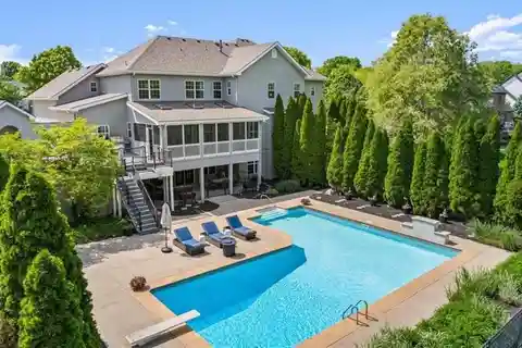 Town and Country Manor Beauty