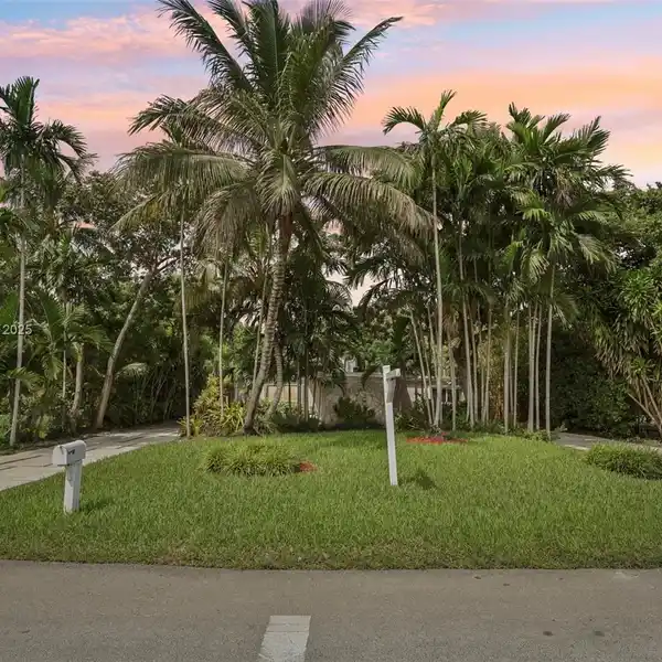 CHARMING SOUTH MIAMI HOME WITH HEATED POOL