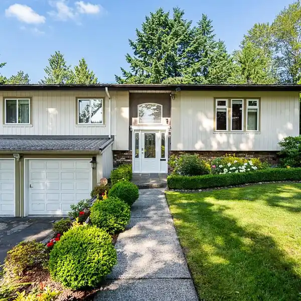 LOVELY HOME IN MOVE-IN CONDITION