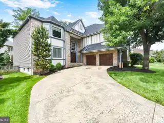 Meticulously Maintained Home in Prestigious Ashburn Farm
