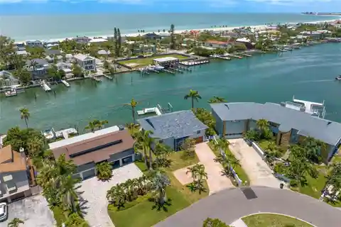 Live the Ultimate Waterfront Lifestyle