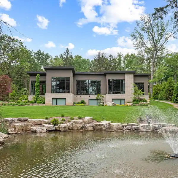 INNOVATIVE CONTEMPORARY HOME