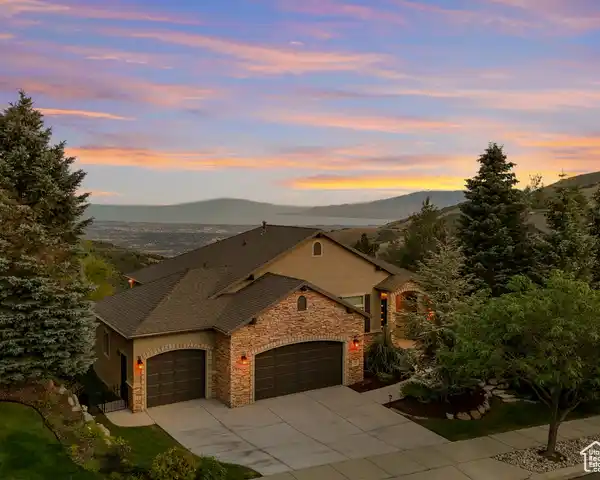 ELEVATED LIVING WITH BREATHTAKING VIEWS