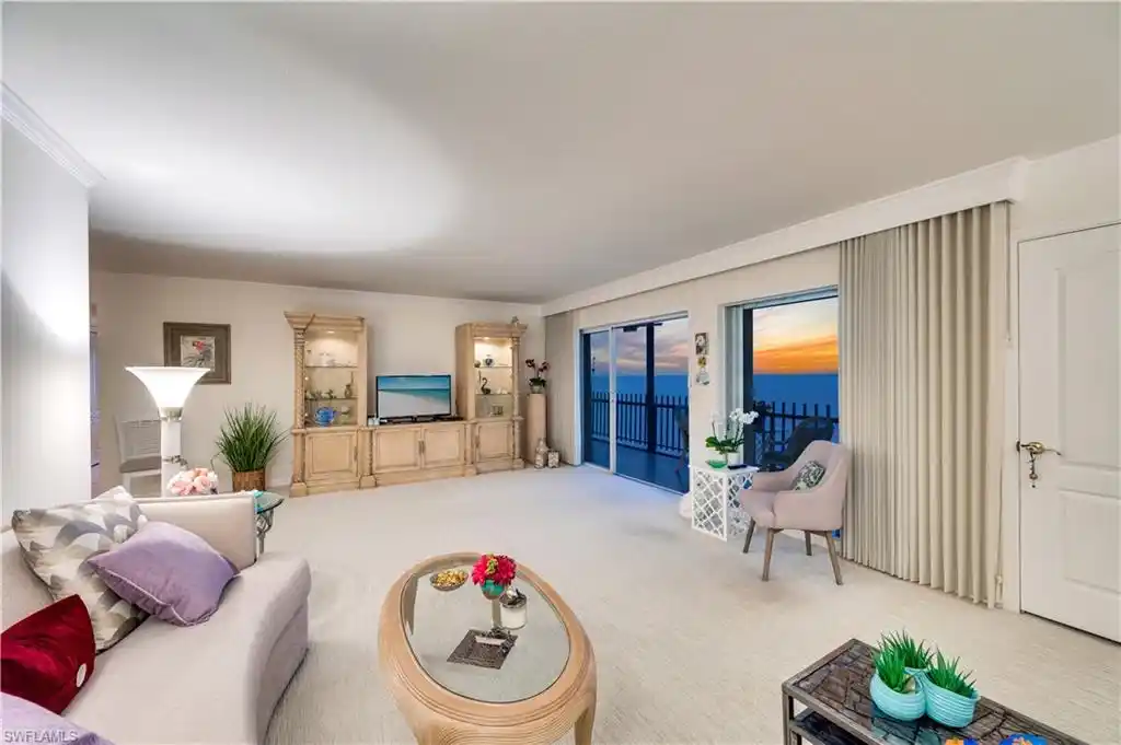 Beautiful Condominium on the Sand in the Moorings