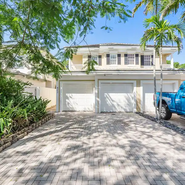 AIRY TOWNHOME IN PEACEFUL FORT LAUDERDALE