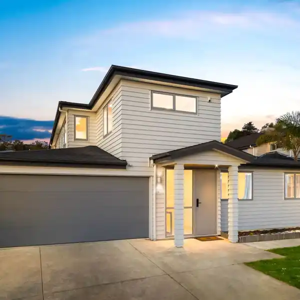 SPACIOUS PINEHILL RETREAT WITH DESIGNER ELEGANCE