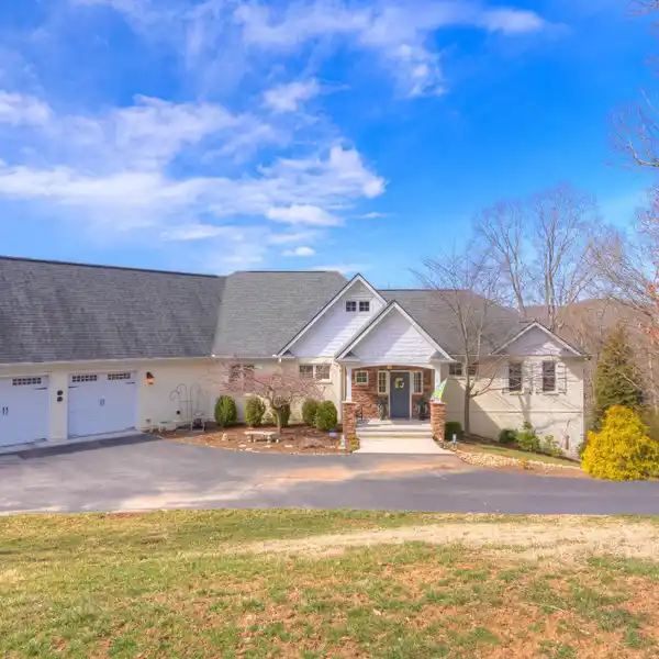 TREASURED HOME THAT'S MOVE-IN READY