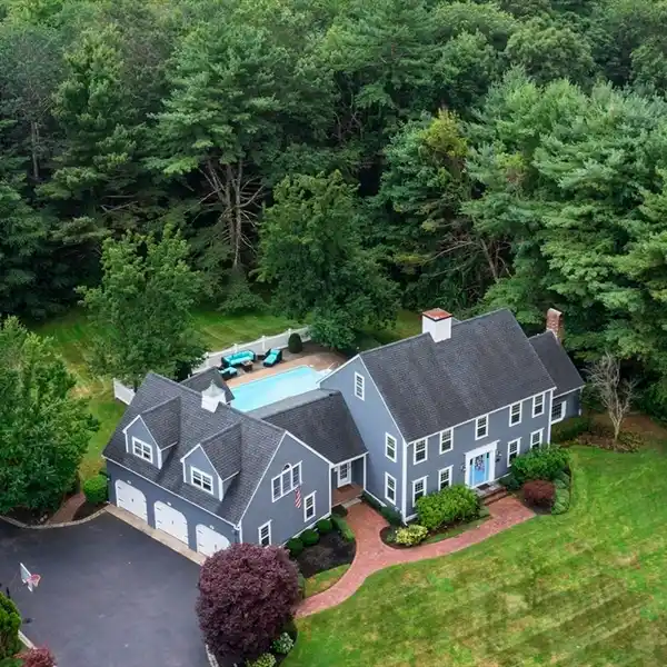 STATELY COLONIAL ON 1.28 PICTURESQUE ACRES