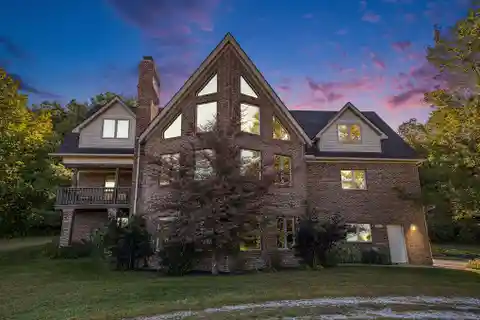 Peaceful Country Living with Convenience