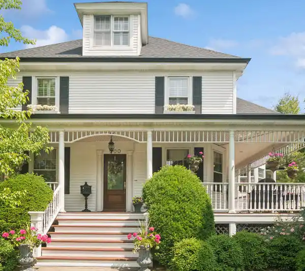 CLASSIC CRAFTSMANSHIP MEETS MODERN ELEGANCE