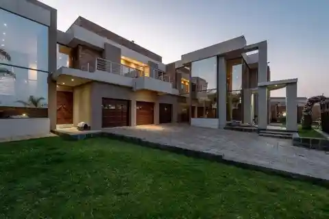 Entertainer's Masterpiece in Prime Location