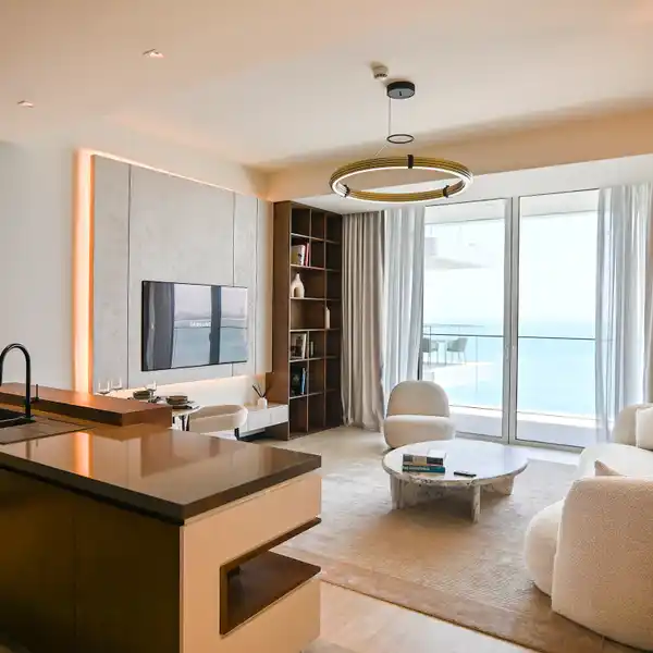 STUNNING RENOVATED BEACHFRONT RESIDENCE AT PALM JUMEIRAH DUBAI