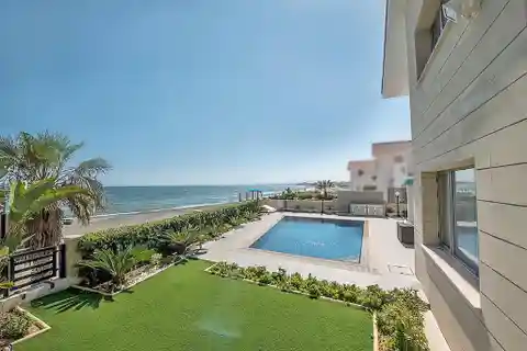 A Truly Extraordinary Coastal Lifestyle