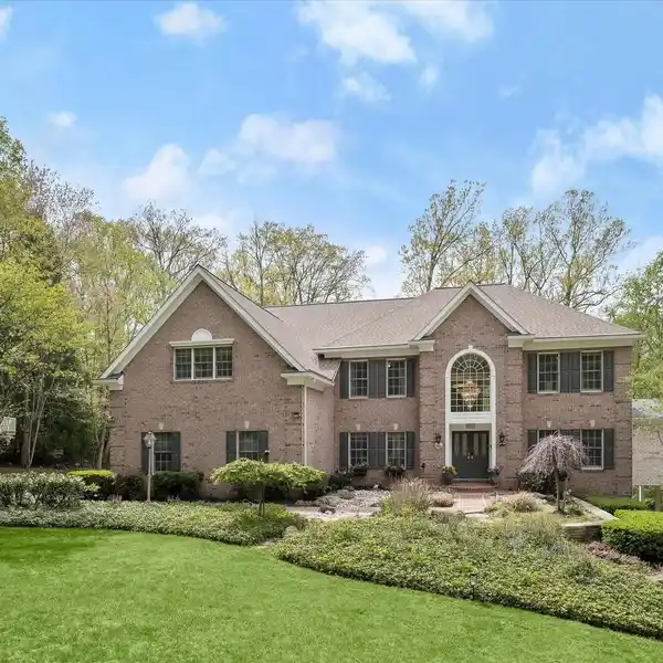 STUNNING ENTERTAINER’S DREAM ON PRIVATE LOT