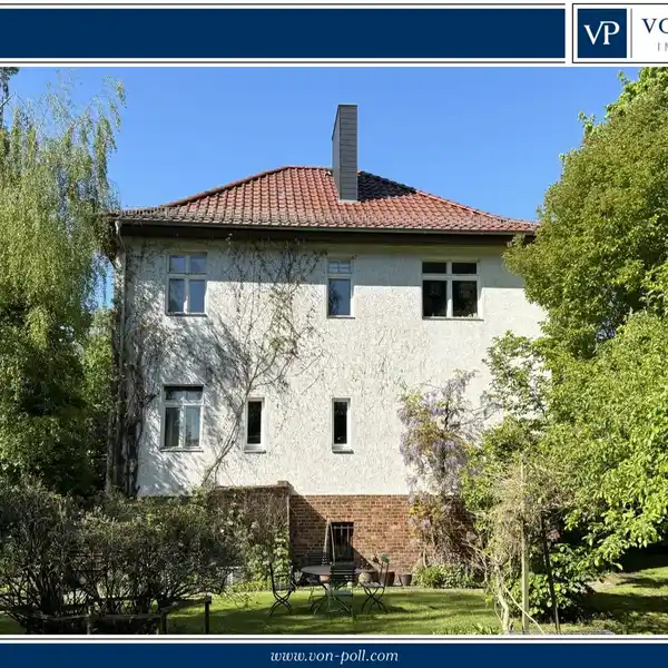 STATELY 1930S VILLA WITH PARK-LIKE GARDEN