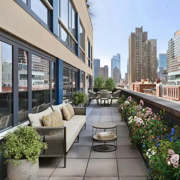 GORGEOUS SUN-DRENCHED RESIDENCE WITH MASSIVE TERRACE