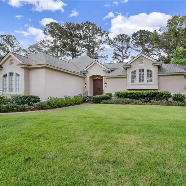 BEAUTIFULLY RENOVATED IN 2023, THIS BELFAIR LANAI/POOL HOME OFFERS SWEEPING VIEWS OF THE THIRD FAIRWAY AND GREEN OF THE EAST COURSE.