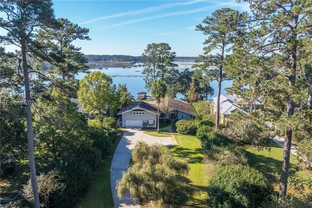 Waterfront Home on the Bluffs of the Okatie River
